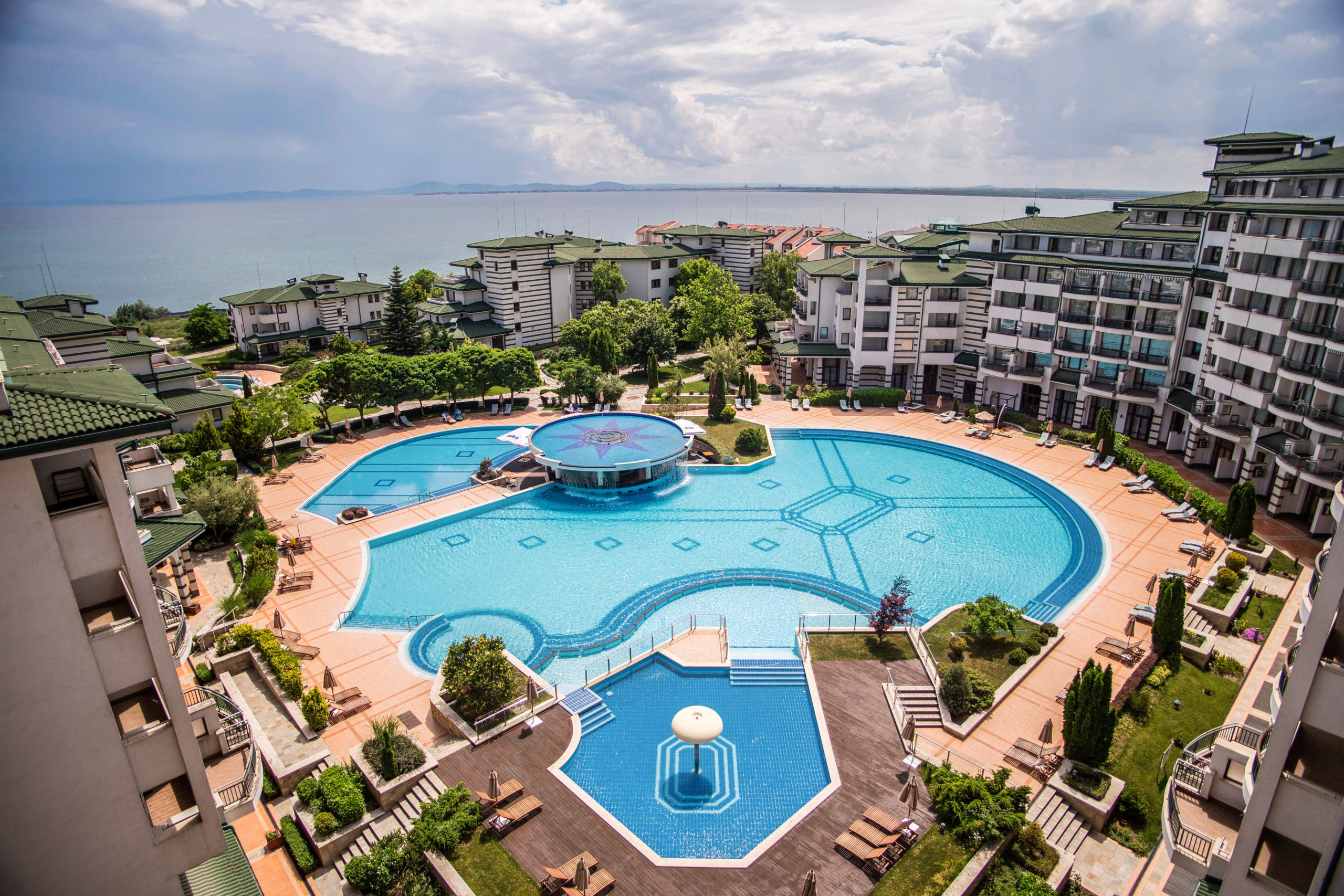 12 apartamenti atpūtas kompleksā Emerald Beach Resort & SPA
